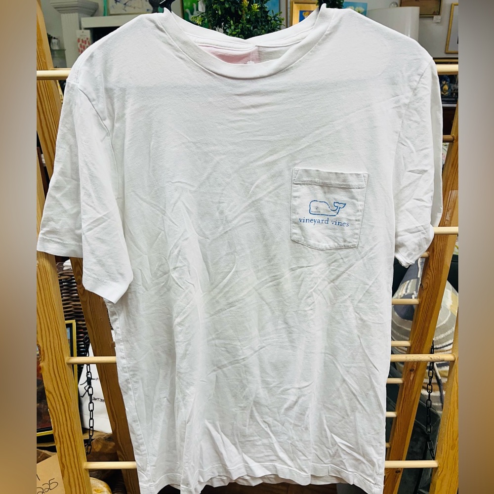 Vineyard Vines tshirt